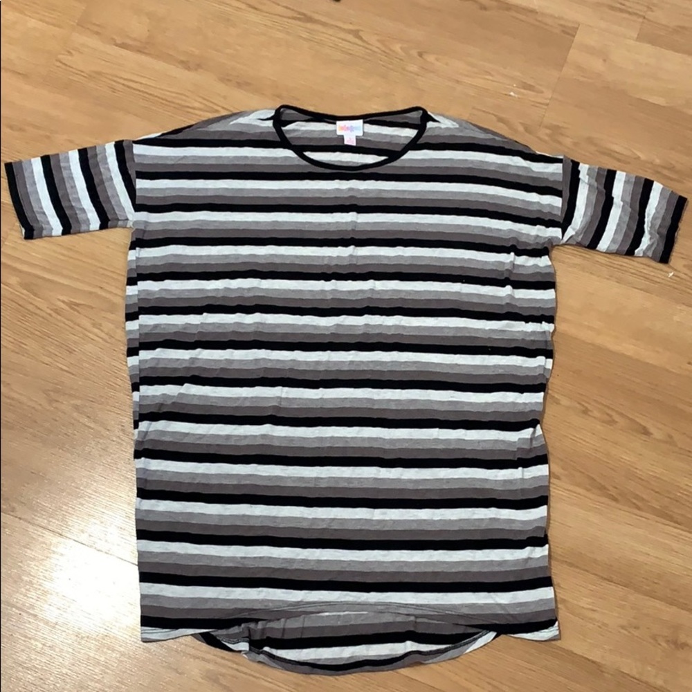 Women’s Small lularoe black stripped Irma!!